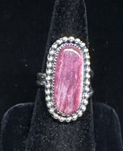 Load image into Gallery viewer, Purple Spiny Oyster Sterling Silver Ring
